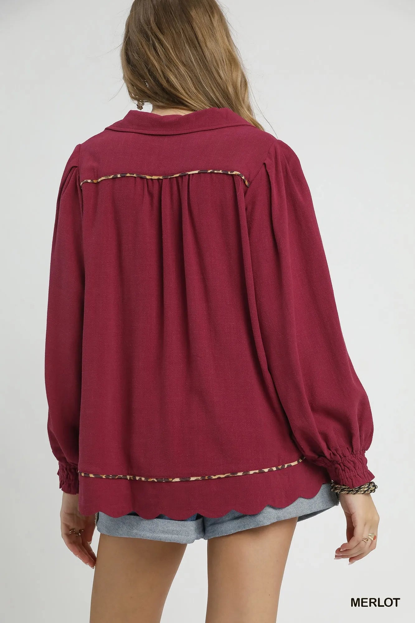 Umgee Full Size Linen Scallop Hem Blouse with Contrast Trim Plus Size - Oneira Fashions