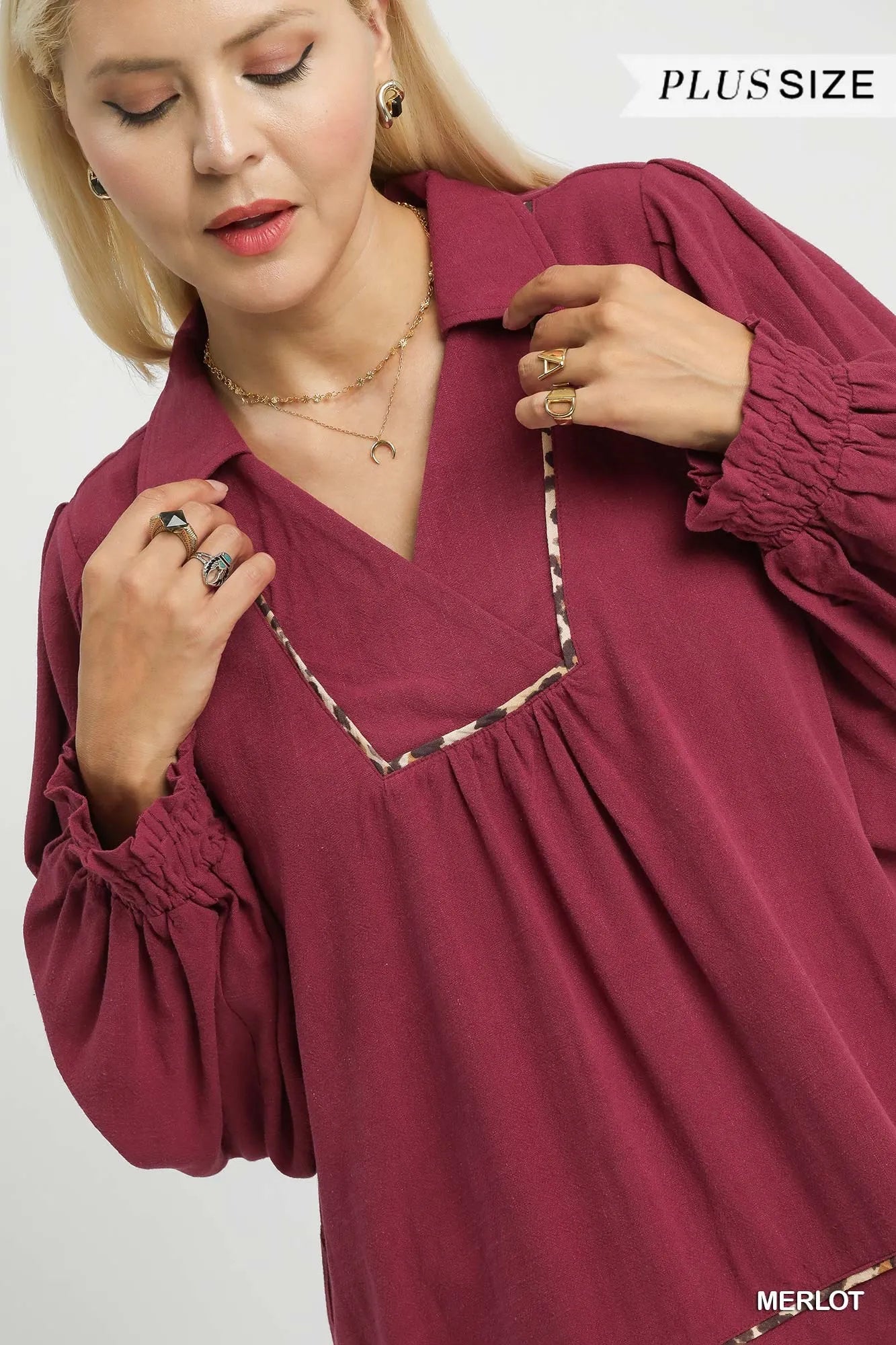 Umgee Full Size Linen Scallop Hem Blouse with Contrast Trim Plus Size - Oneira Fashions
